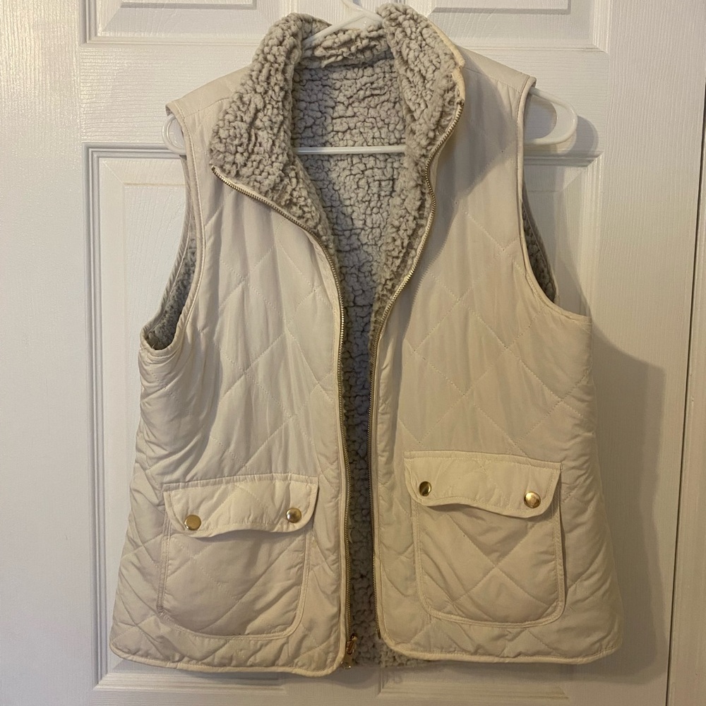 Francesca's REVERSIBLE Beige Quilted Vest with Fleece Lining